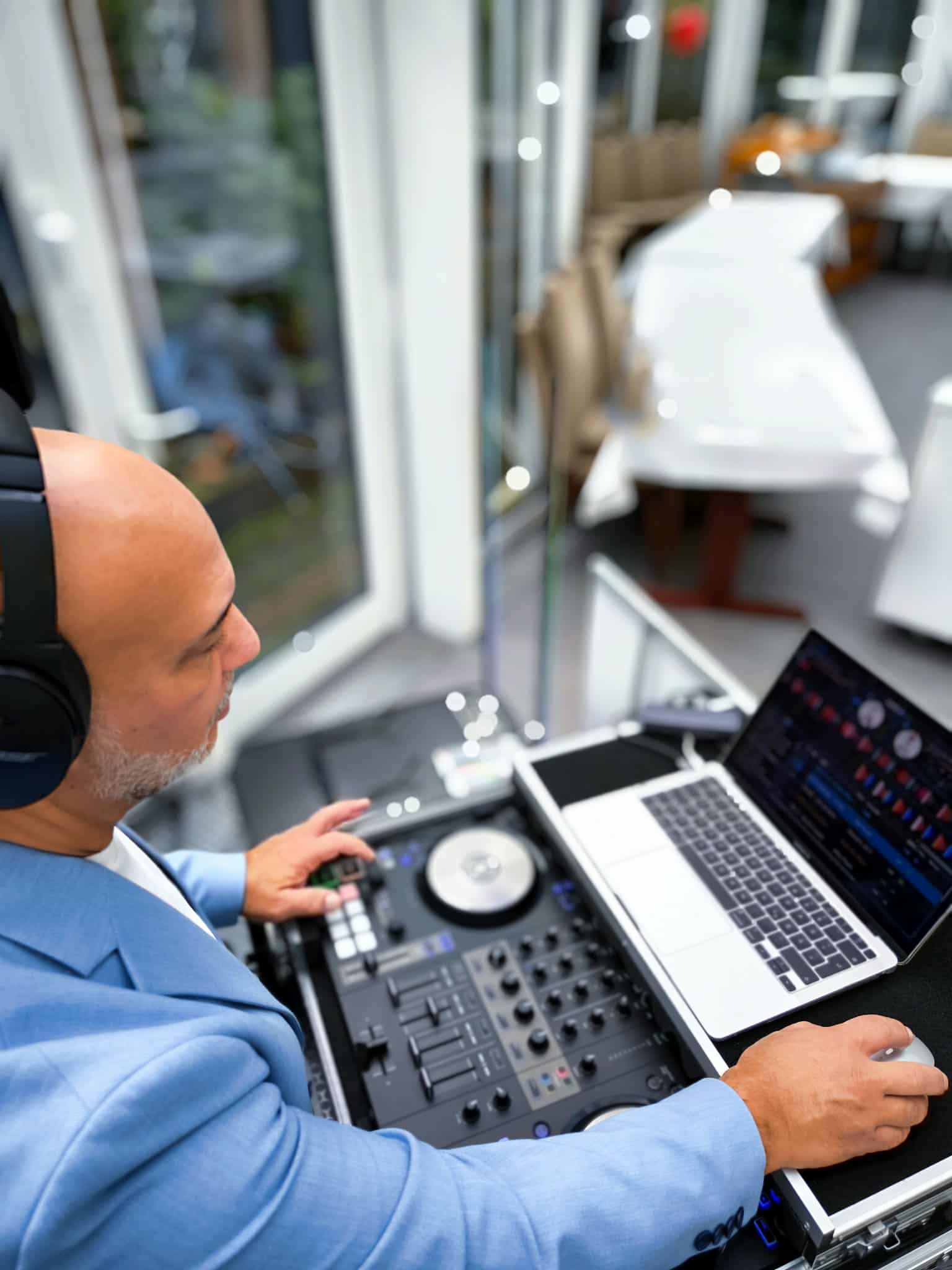 DJ Marco Serra sorgt bei einer Hochzeitsfeier in Mannheim fuer volle Tanzflaechen
